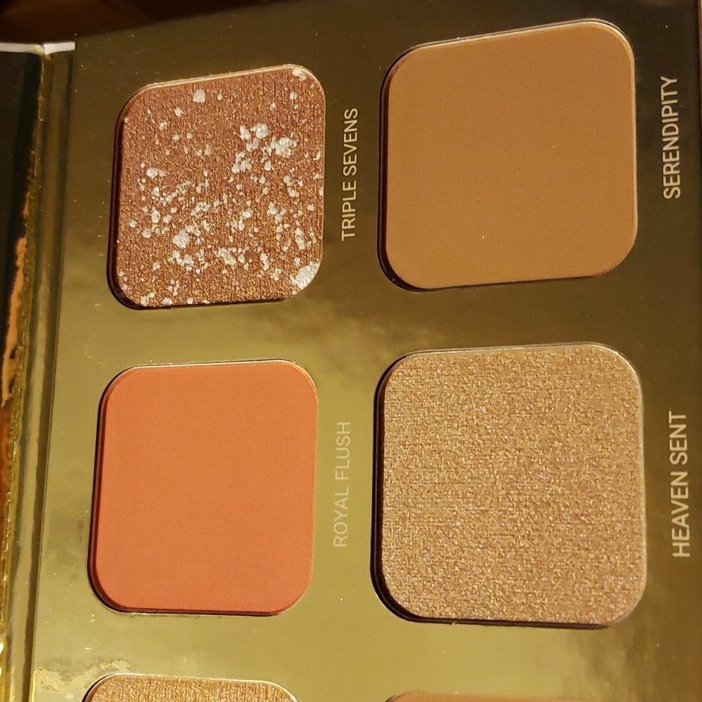 True + Luscious Lucky Glow Bronze and Highlight Palette - Picture 5 of 5